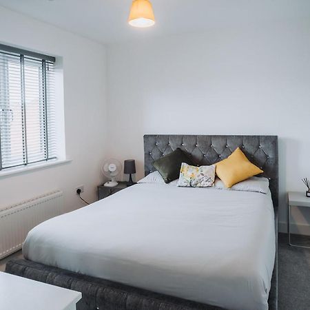 Deluxe 2 Bed Flat In Patchway Near Aztec West And Cribbs Causeway Bristolアパートメント エクステリア 写真
