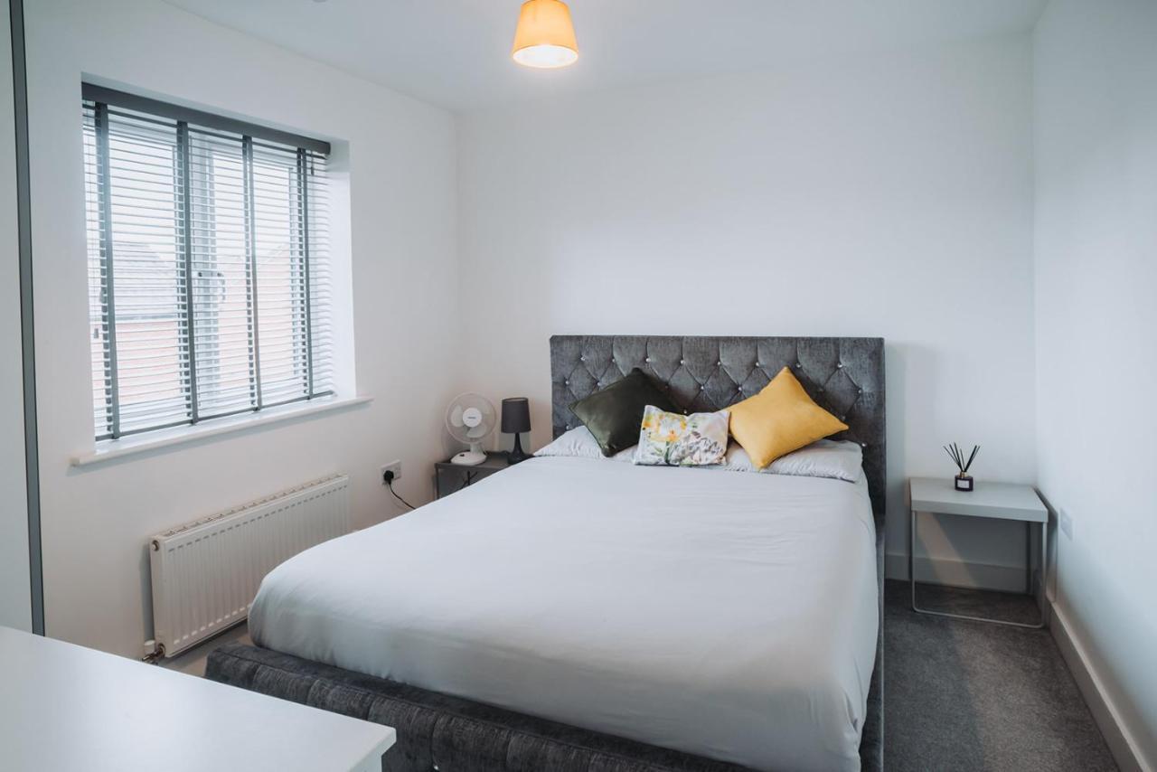 Deluxe 2 Bed Flat In Patchway Near Aztec West And Cribbs Causeway Bristolアパートメント エクステリア 写真