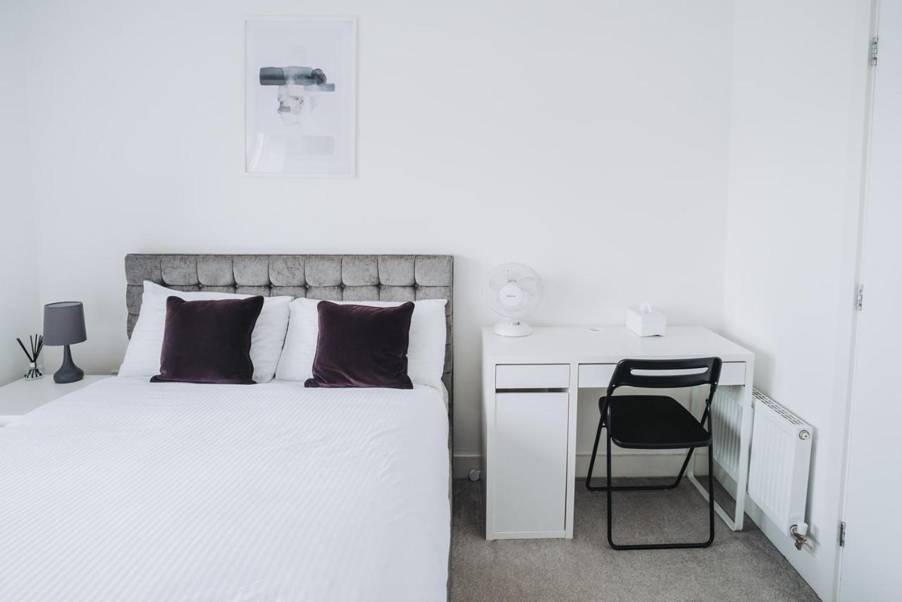 Deluxe 2 Bed Flat In Patchway Near Aztec West And Cribbs Causeway Bristolアパートメント エクステリア 写真
