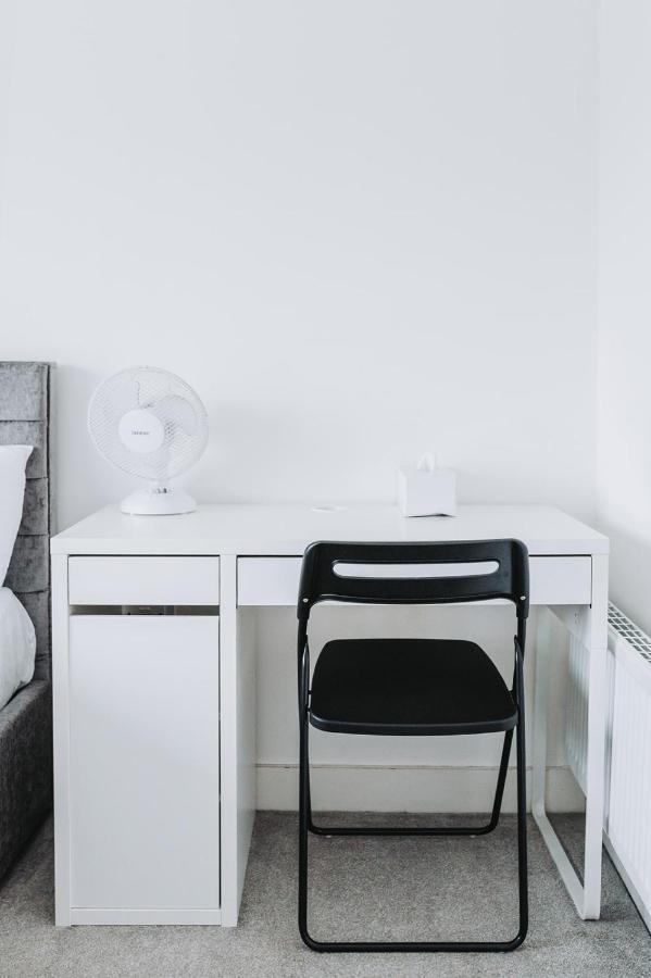 Deluxe 2 Bed Flat In Patchway Near Aztec West And Cribbs Causeway Bristolアパートメント エクステリア 写真