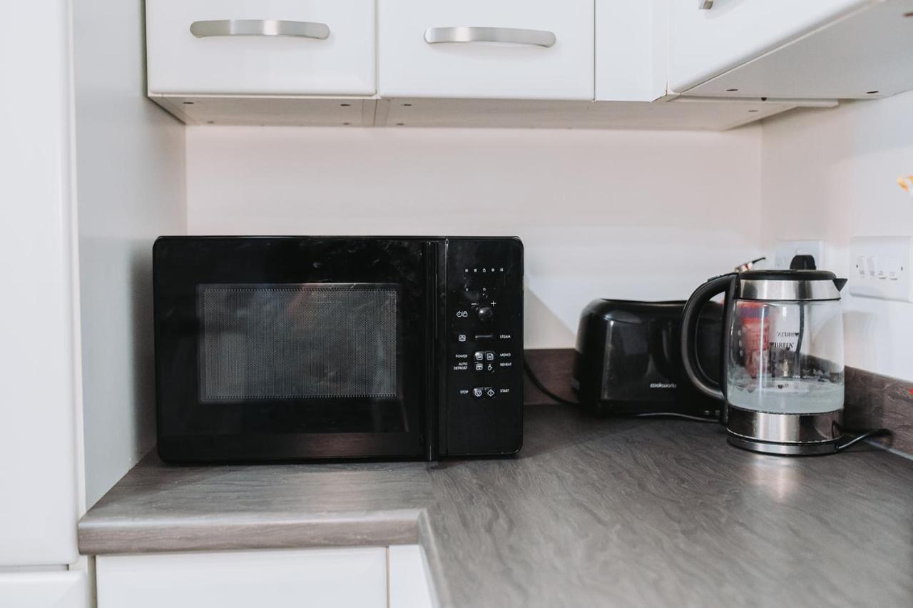 Deluxe 2 Bed Flat In Patchway Near Aztec West And Cribbs Causeway Bristolアパートメント エクステリア 写真