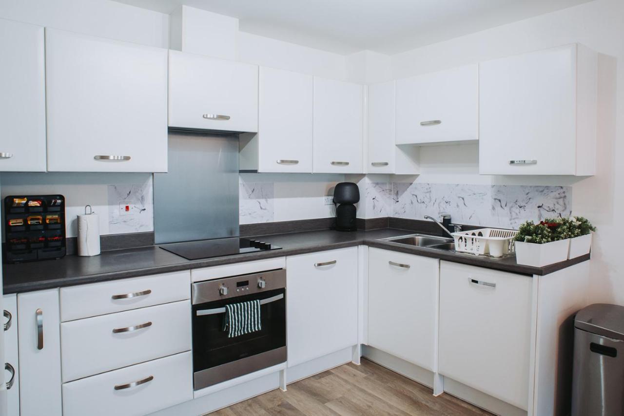 Deluxe 2 Bed Flat In Patchway Near Aztec West And Cribbs Causeway Bristolアパートメント エクステリア 写真
