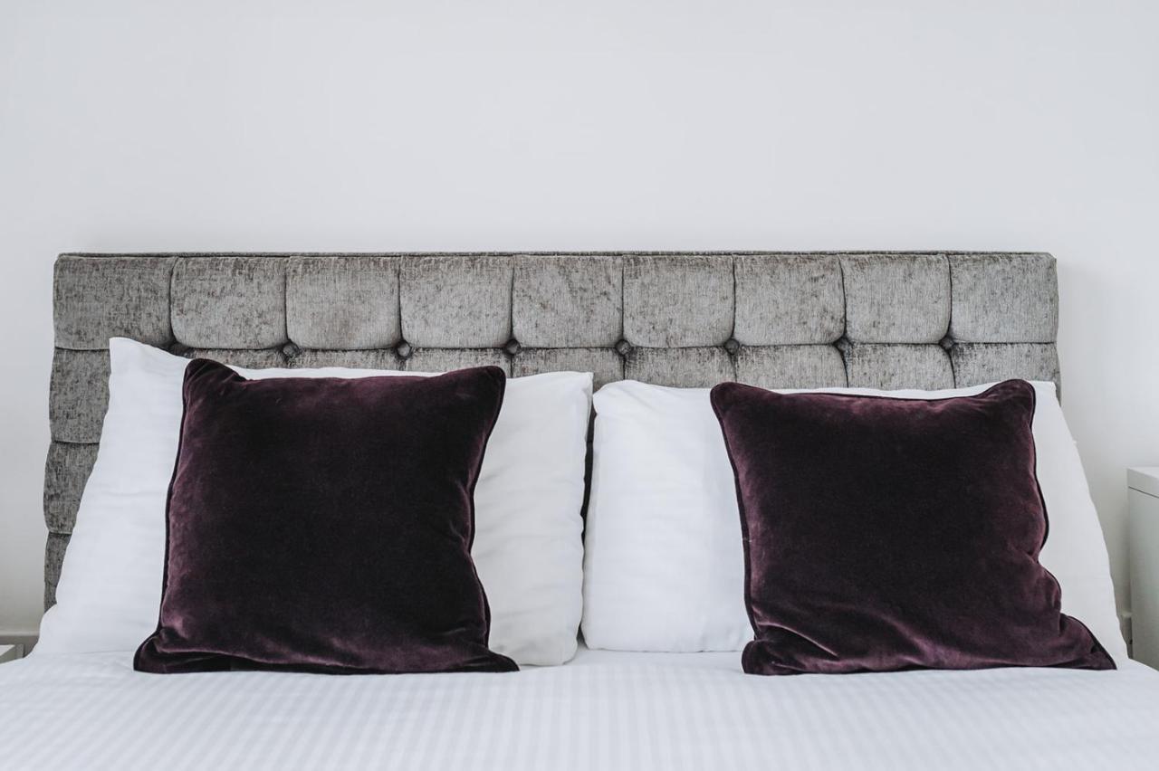 Deluxe 2 Bed Flat In Patchway Near Aztec West And Cribbs Causeway Bristolアパートメント エクステリア 写真