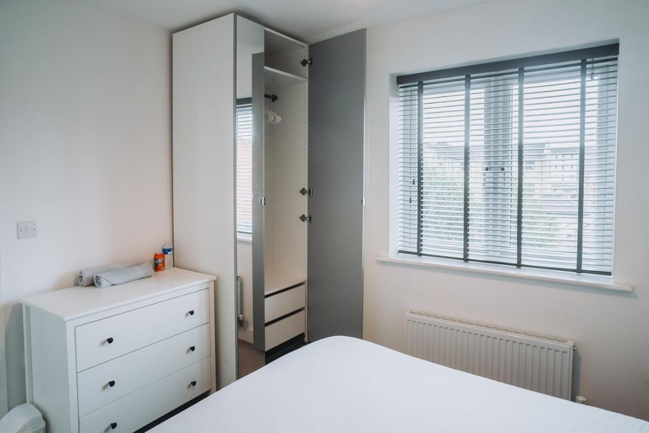 Deluxe 2 Bed Flat In Patchway Near Aztec West And Cribbs Causeway Bristolアパートメント エクステリア 写真