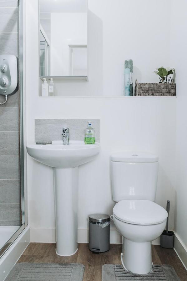Deluxe 2 Bed Flat In Patchway Near Aztec West And Cribbs Causeway Bristolアパートメント エクステリア 写真